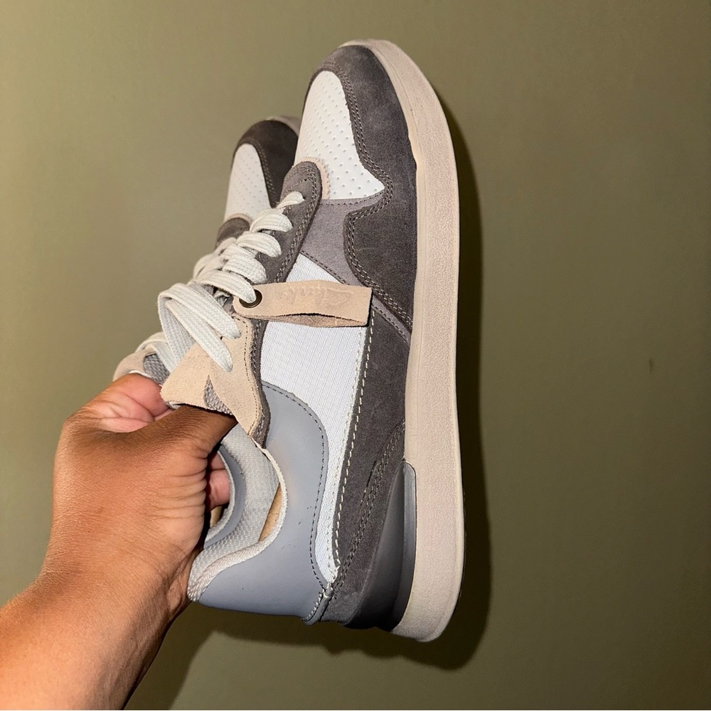 CLARKS - Picture 9 of 17